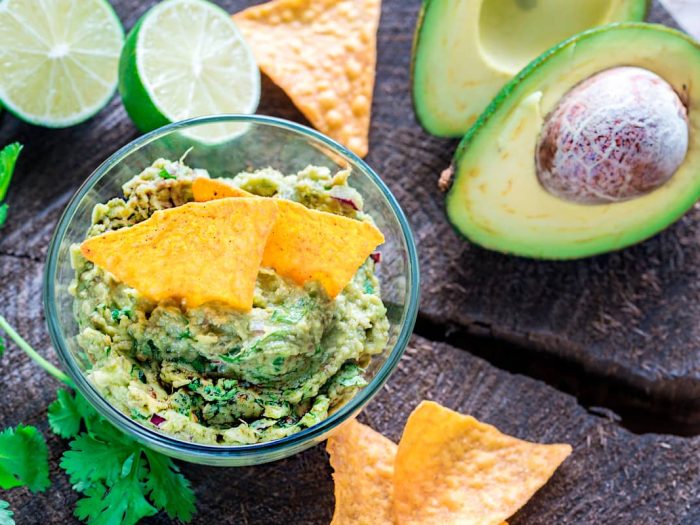 Dip de aguacate ricotta y cilantro
