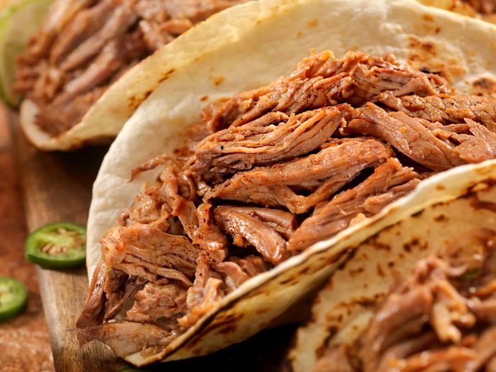 Tacos de carne mechada