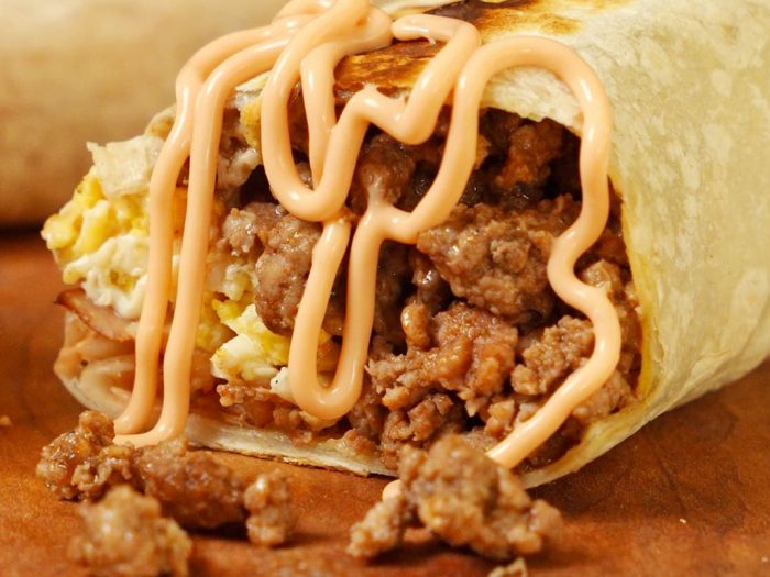 Burritos de carne, huevo y tocino